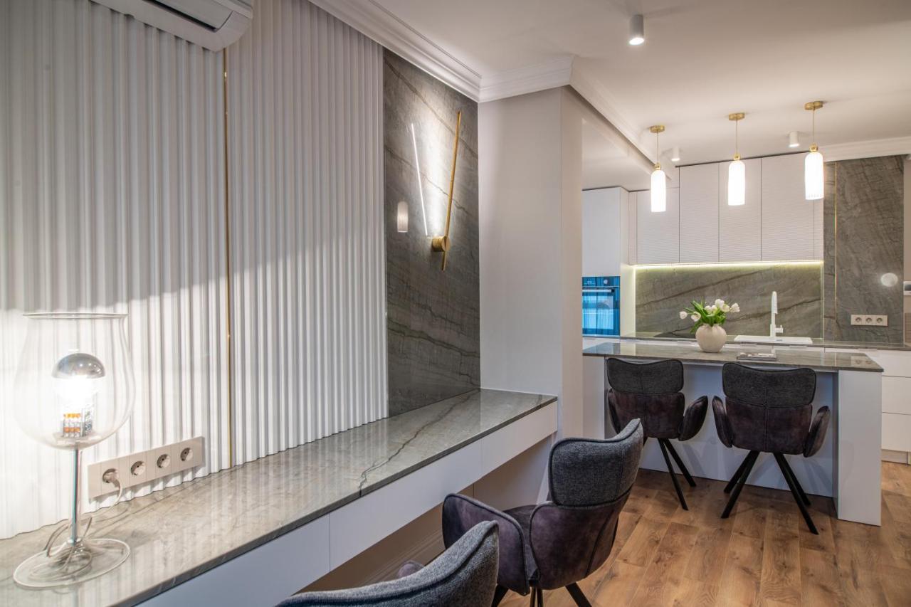 Opera Apartments คลูจ-นาโปกา ภายนอก รูปภาพ