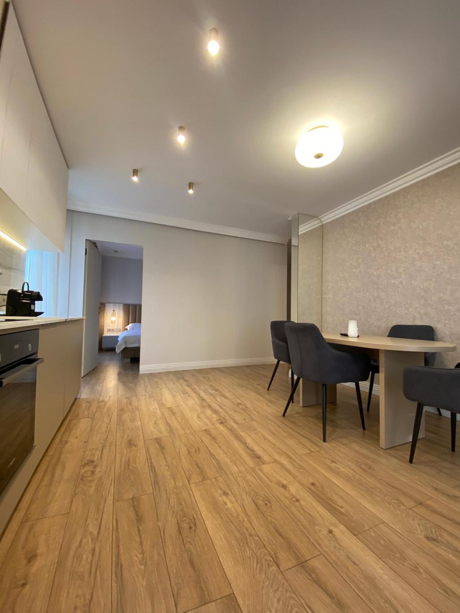 Opera Apartments คลูจ-นาโปกา ภายนอก รูปภาพ